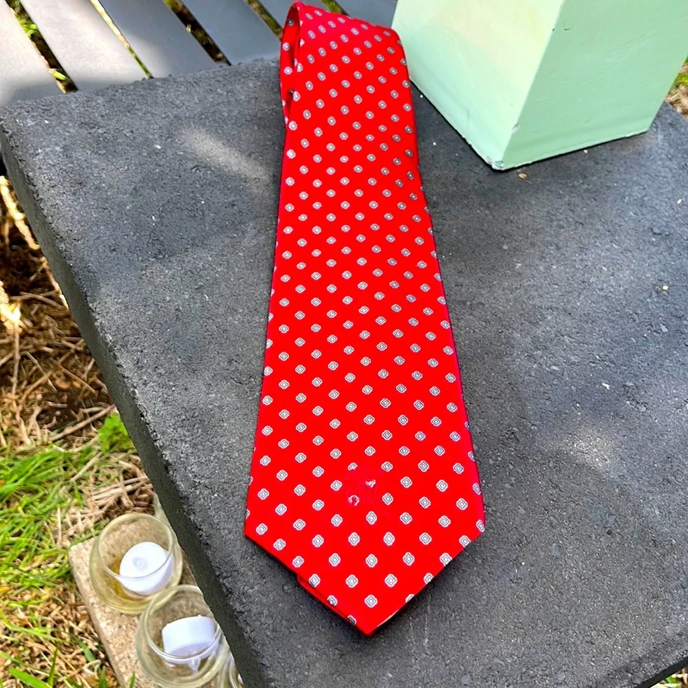 Countess Mara Red tie